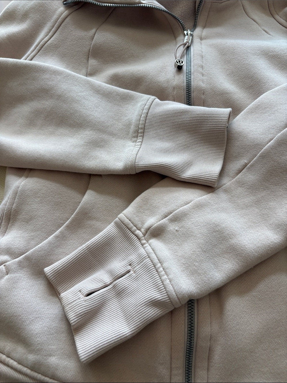 lululemon athletica Hooded Full-Zip Jacket in Light Taupe nude. 8 - Picture 2 of 6